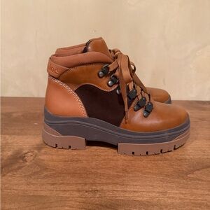 Chloe Brown Hiking Boots Size 7